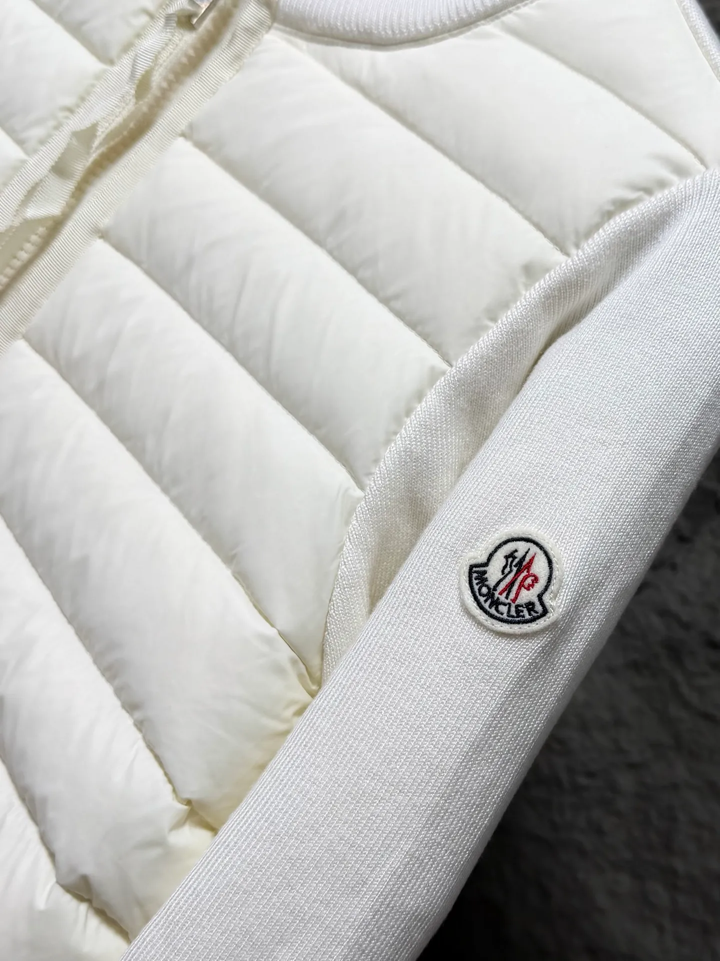 𝙈𝙤𝙣𝙘𝙡𝙚𝙧/ （ ̀ ̀ ̀ ̀） ▫️ ， ， ， ； 、 ， ， 。 ▫️ ， ， ； ， ， 。 Classic ， ， 。 ▫️ ， ，Cream White ，Versatile 。 ▫️ ， ， 、 ， 、 ， 。